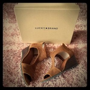Lucky | Open Wedge